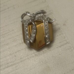 Vtg Thailand Gold Tone Present Silver Bow Pave Rhinestone Christmas Holiday Pin